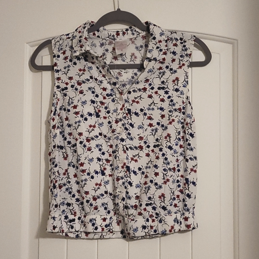 White blouse, sleeveless, red and blue flowers, Medium